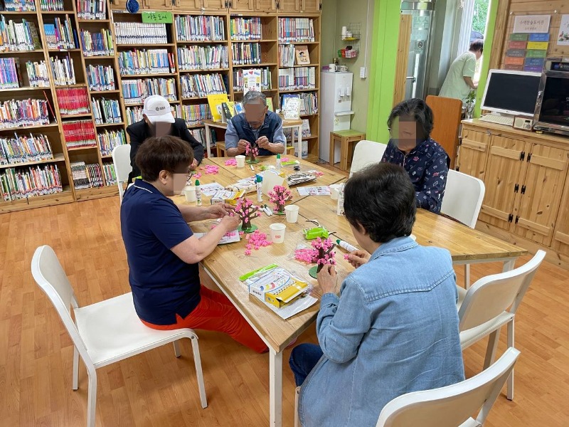 뚝딱뚝딱 푸른모임(공예모임)_모자이크 수정.jpg